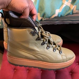 Forest Green and tan puma boot size 9.5